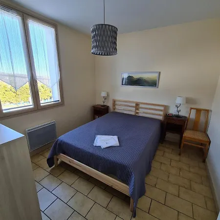 Grand 4 étoiles, Calme, Proche Commerces Appartement *